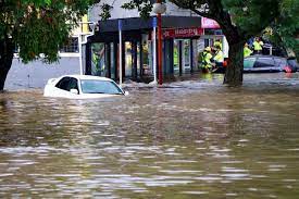 Después de inundaciones generalizadas, Auckland declara una emergencia